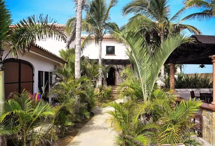 هتل Cerritos Beach Inn