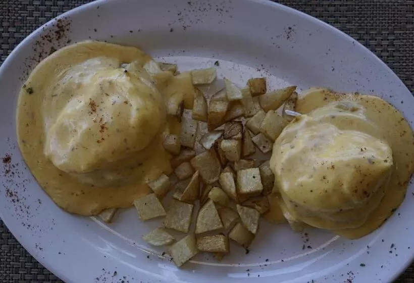 هتل Cerritos Beach Inn