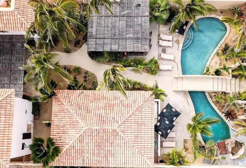 هتل Cerritos Beach Inn