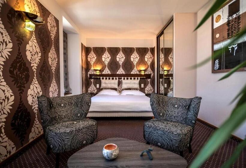 ホテル Logis Hôtel Restaurant Gilles Moreau Laguiole