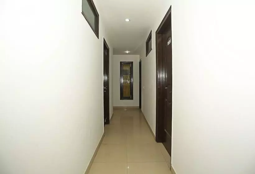 ホテル Oyo Apartments Dlf Phase 4