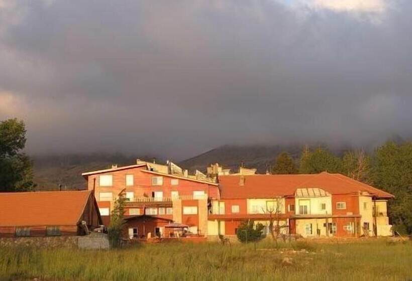 تختخواب و صبحانه Alpine Hotel Cedars