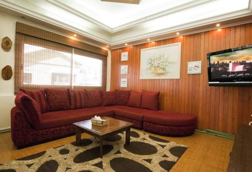 تختخواب و صبحانه Alpine Hotel Cedars