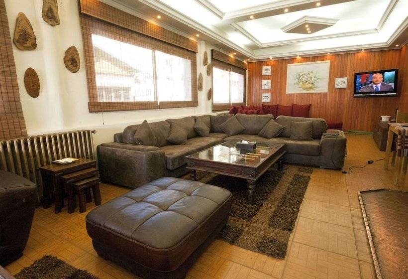 تختخواب و صبحانه Alpine Hotel Cedars