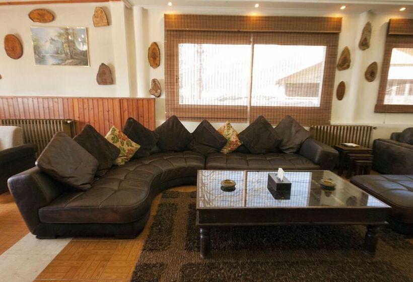 تختخواب و صبحانه Alpine Hotel Cedars