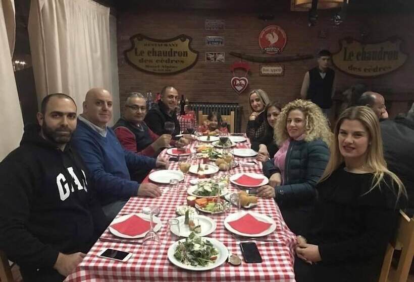 تختخواب و صبحانه Alpine Hotel Cedars