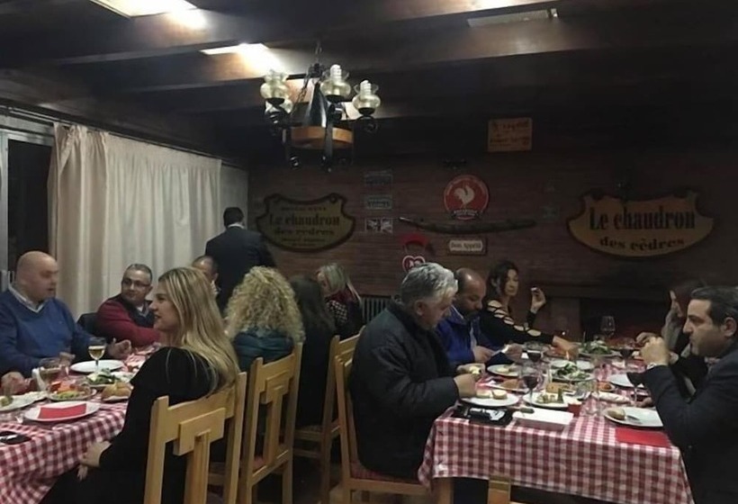 تختخواب و صبحانه Alpine Hotel Cedars