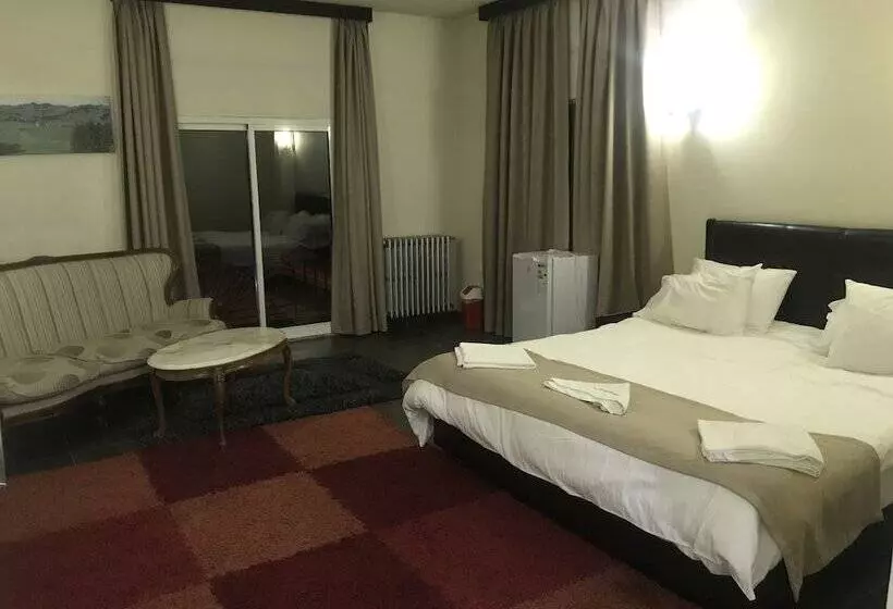 تختخواب و صبحانه Alpine Hotel Cedars