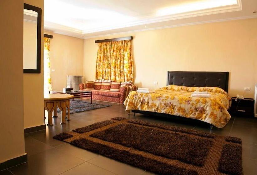 تختخواب و صبحانه Alpine Hotel Cedars