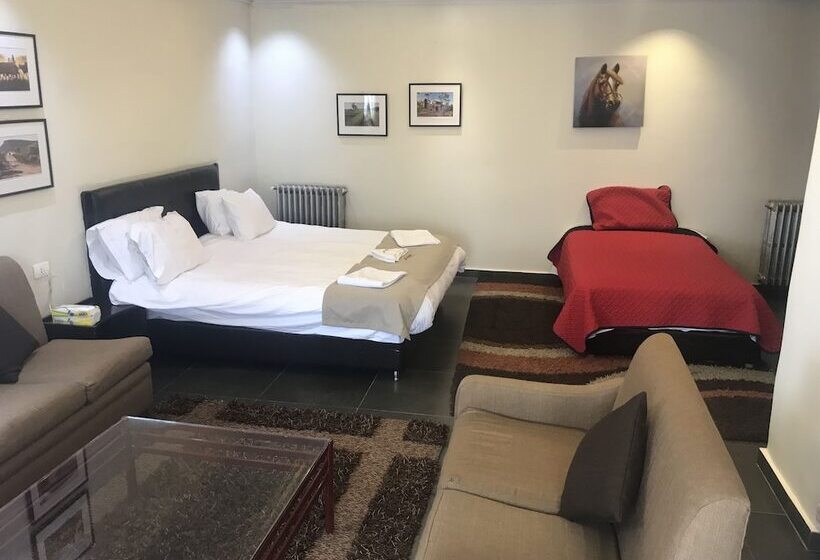 تختخواب و صبحانه Alpine Hotel Cedars