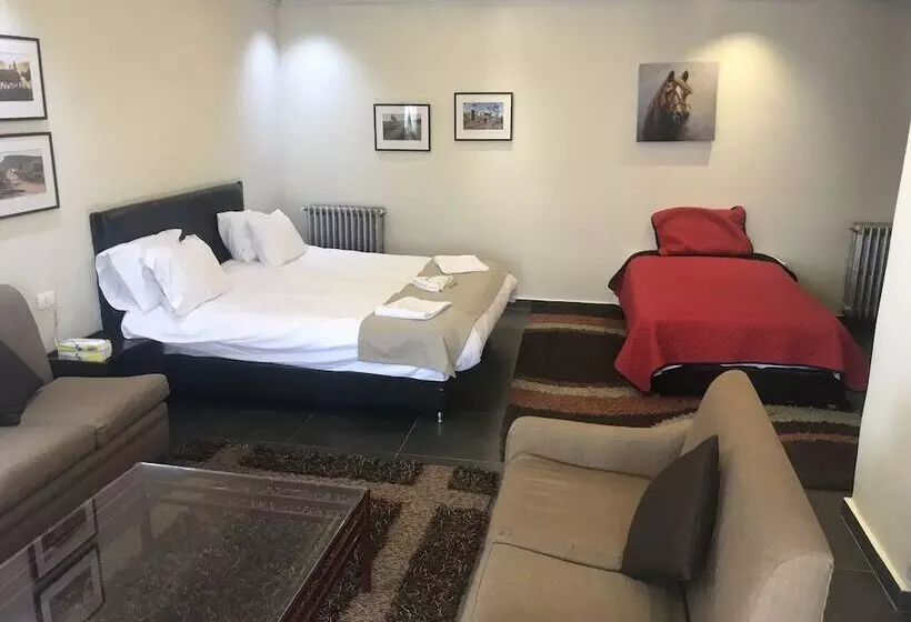 تختخواب و صبحانه Alpine Hotel Cedars