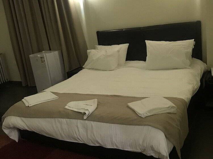 تختخواب و صبحانه Alpine Hotel Cedars