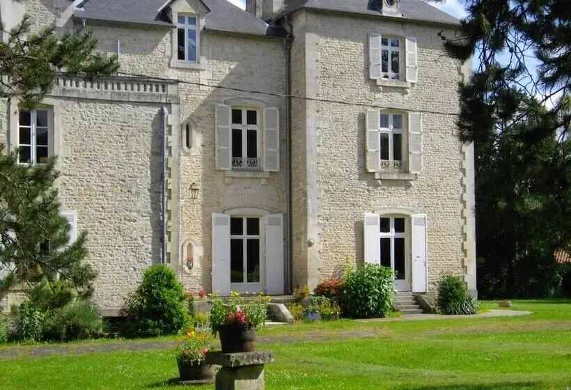 Aamiaismajoitus (B&B) Chateau Des Touches