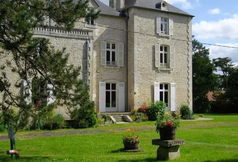Aamiaismajoitus (B&B) Chateau Des Touches