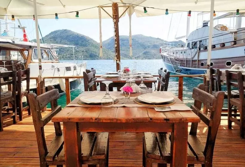 Buena Vista Hotel & Restaurant