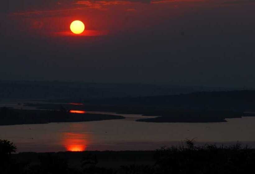 هتل Bwana Tembo Safari Lodge