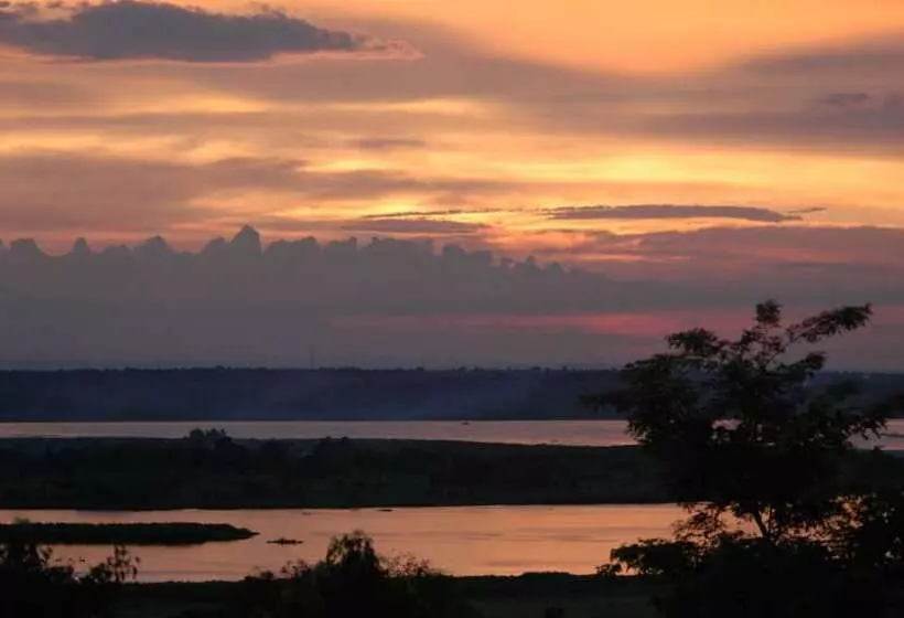 هتل Bwana Tembo Safari Lodge