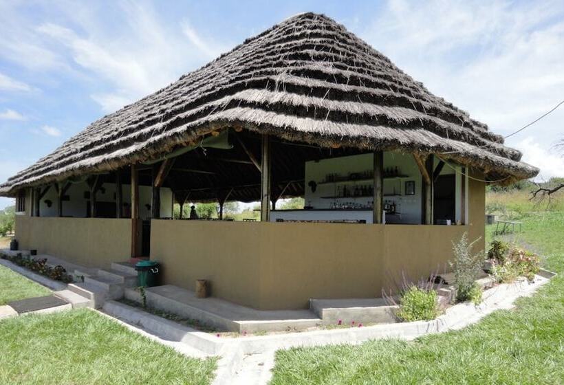 هتل Bwana Tembo Safari Lodge