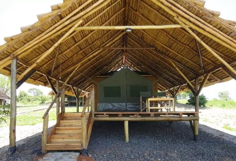 هتل Bwana Tembo Safari Lodge
