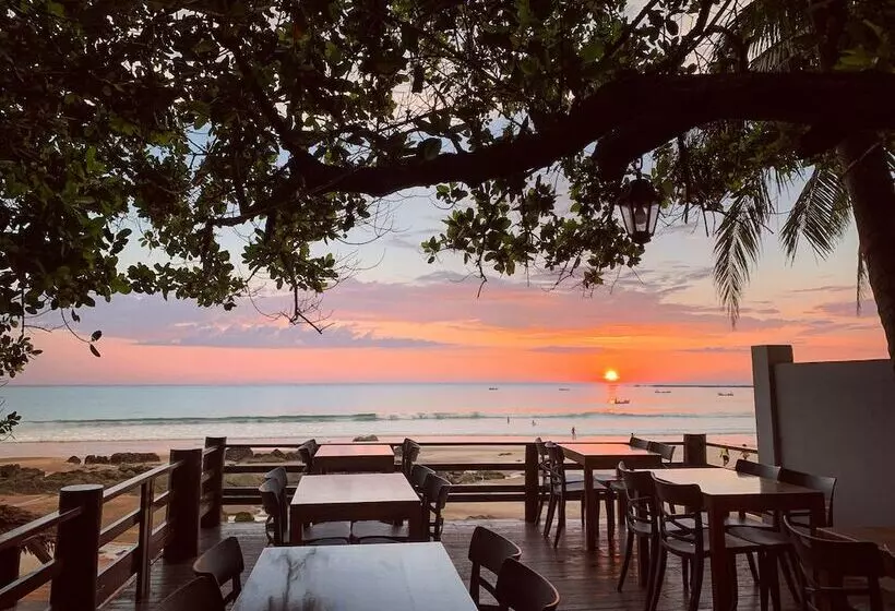 هتل Lagoon Ngapali Beach Lodge