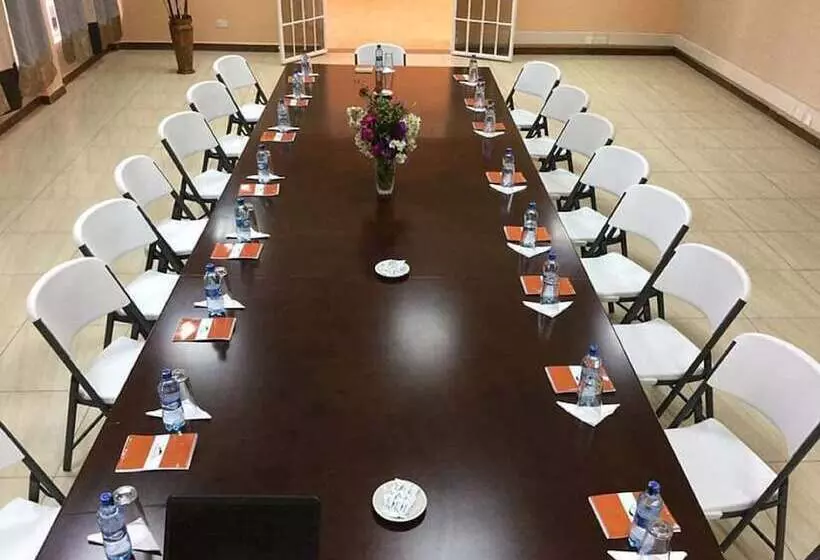هتل Ol Donyo Sabuk Resort