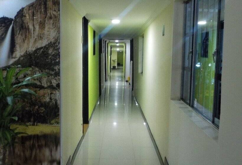 בית מלון כפרי Parkway Inn 58 Street