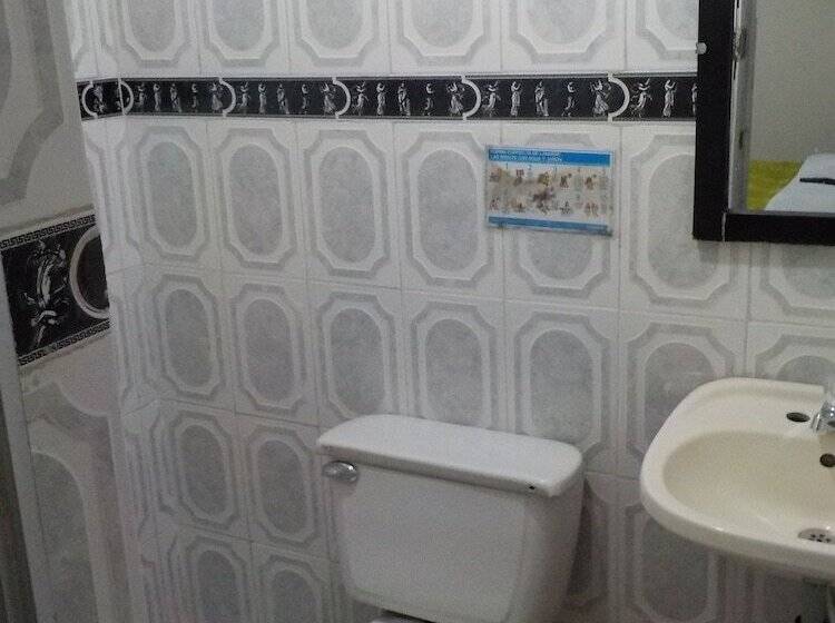 בית מלון כפרי Parkway Inn 58 Street