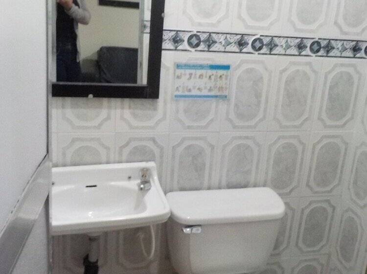 בית מלון כפרי Parkway Inn 58 Street