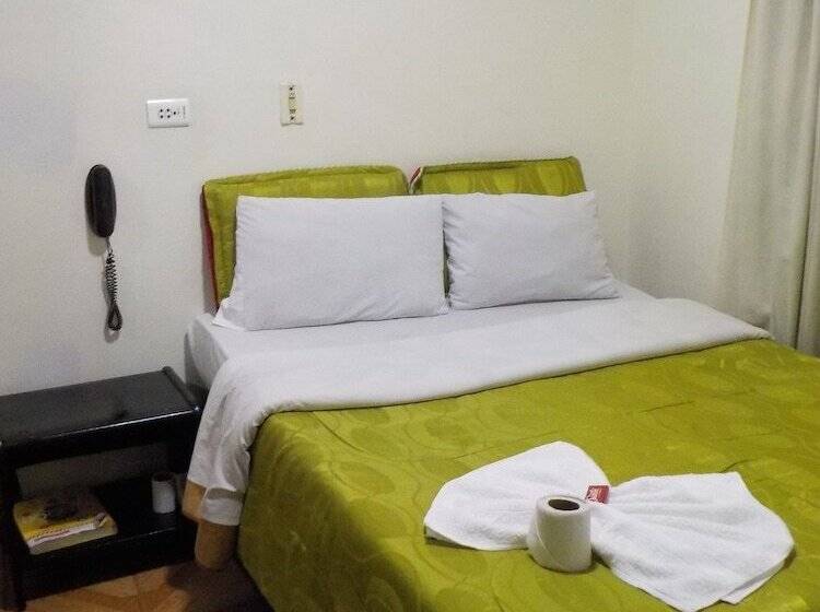 בית מלון כפרי Parkway Inn 58 Street