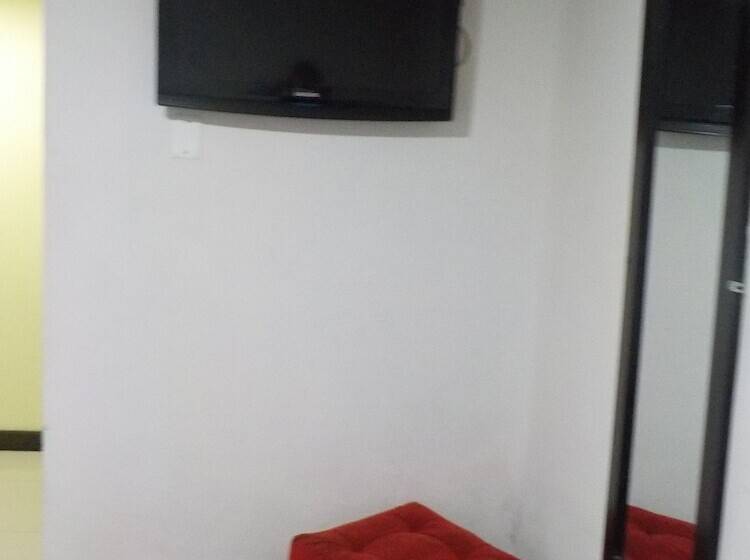 בית מלון כפרי Parkway Inn 58 Street