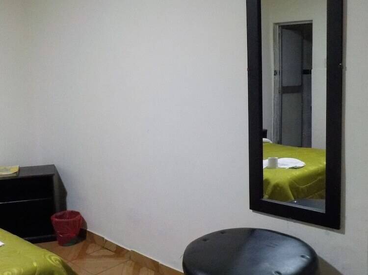 בית מלון כפרי Parkway Inn 58 Street