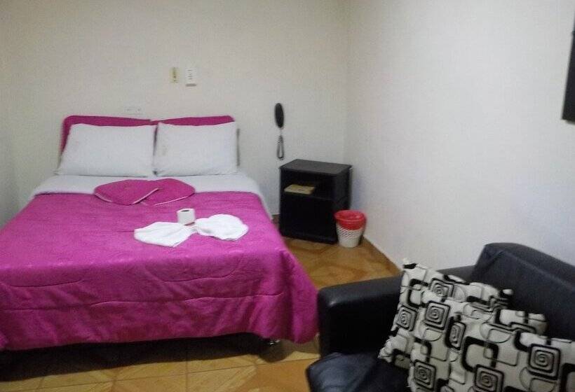 בית מלון כפרי Parkway Inn 58 Street