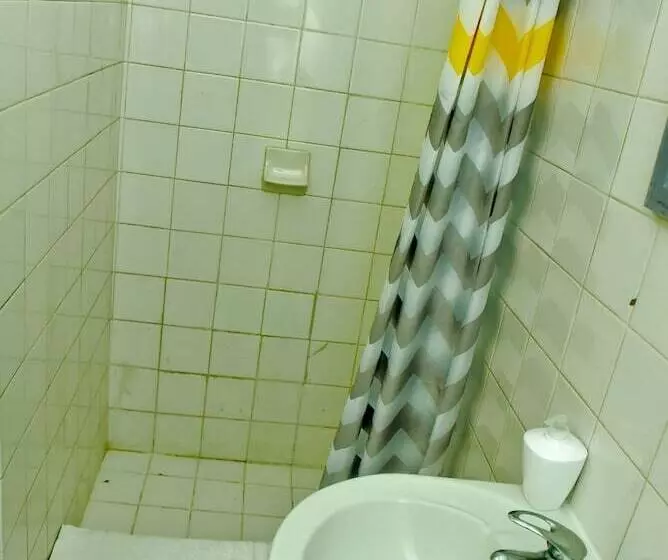 هتل Pineapple Suites