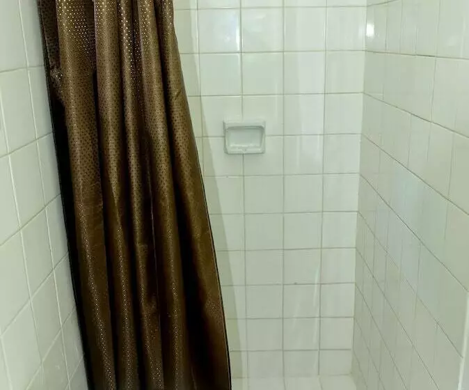 هتل Pineapple Suites