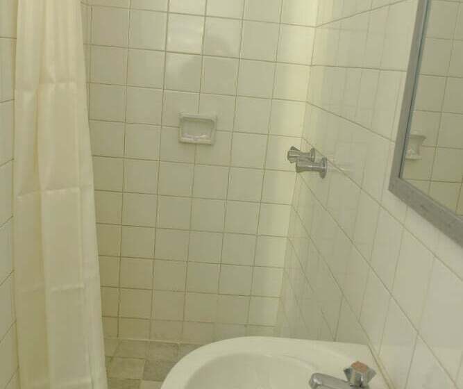 هتل Pineapple Suites