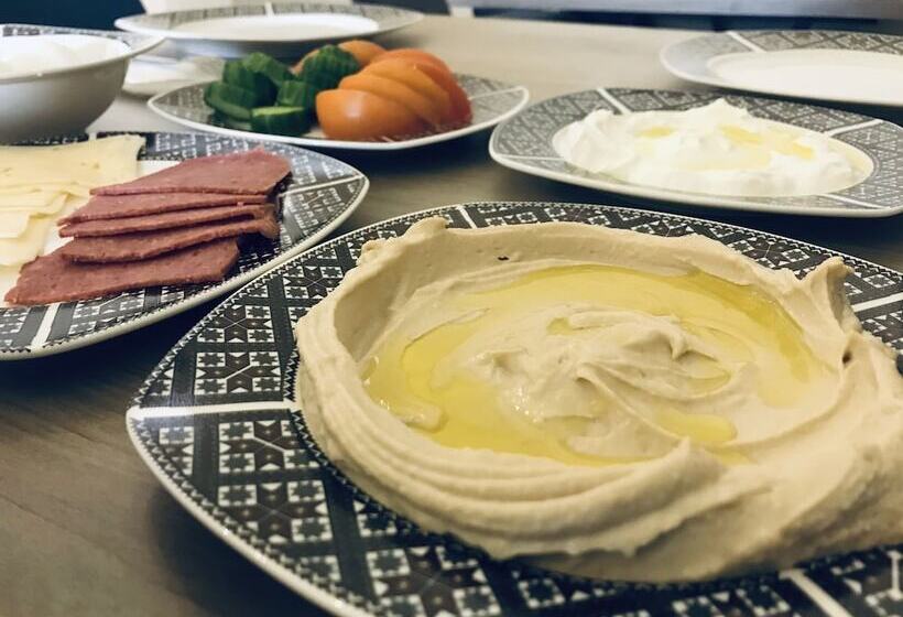 پانسیون Eli Guest House