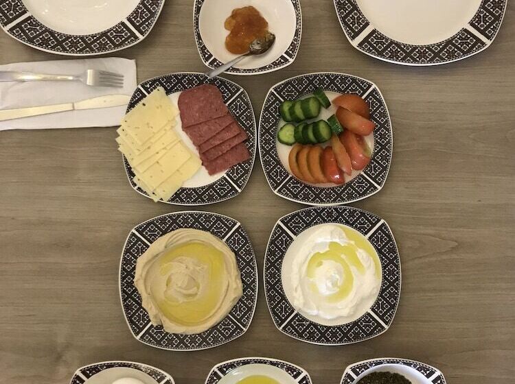 پانسیون Eli Guest House