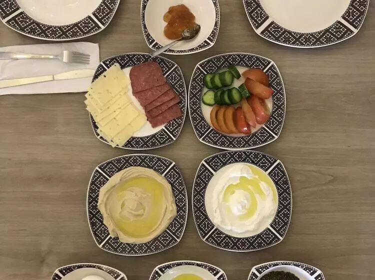پانسیون Eli Guest House