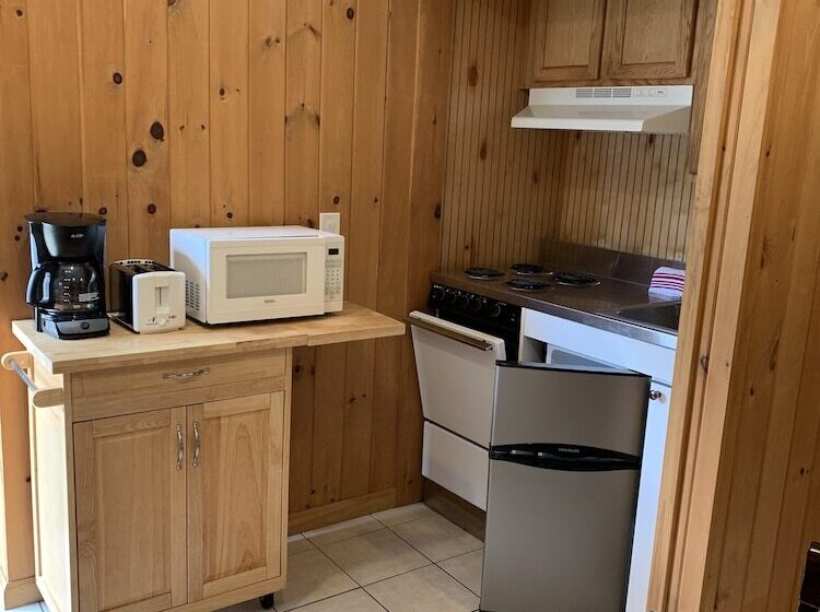 Whippoorwill Motel & Campsites