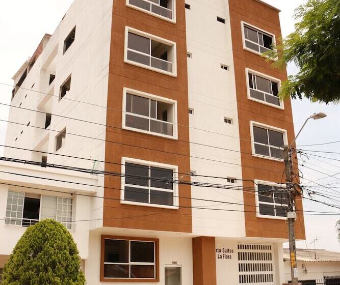 Apartasuites La Flora