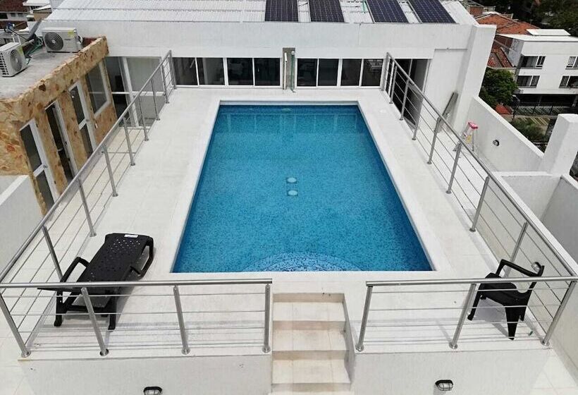 Apartasuites La Flora