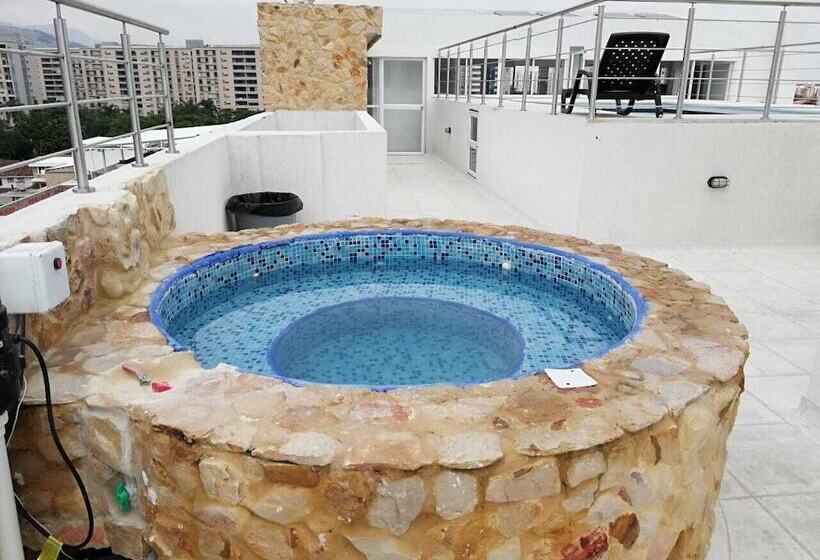 Apartasuites La Flora