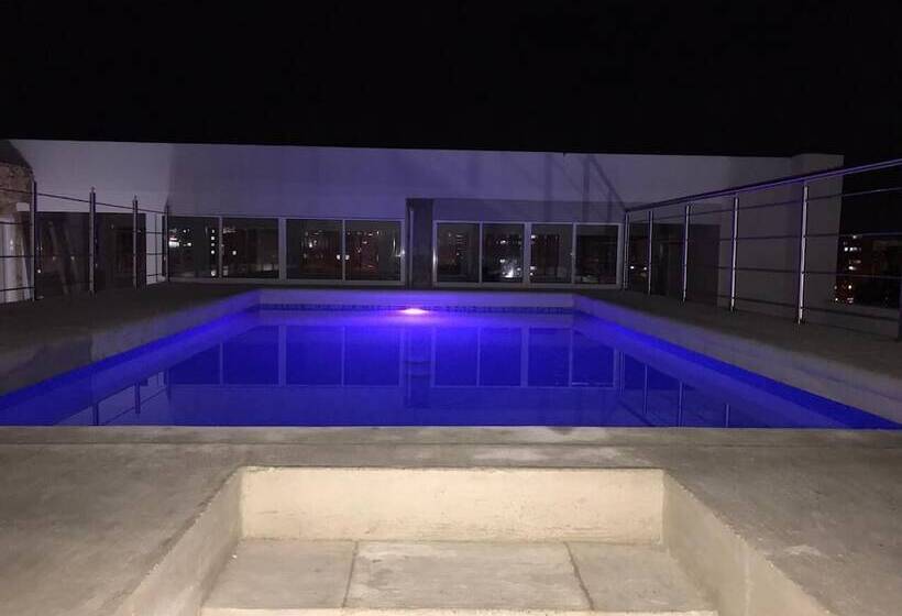 Apartasuites La Flora