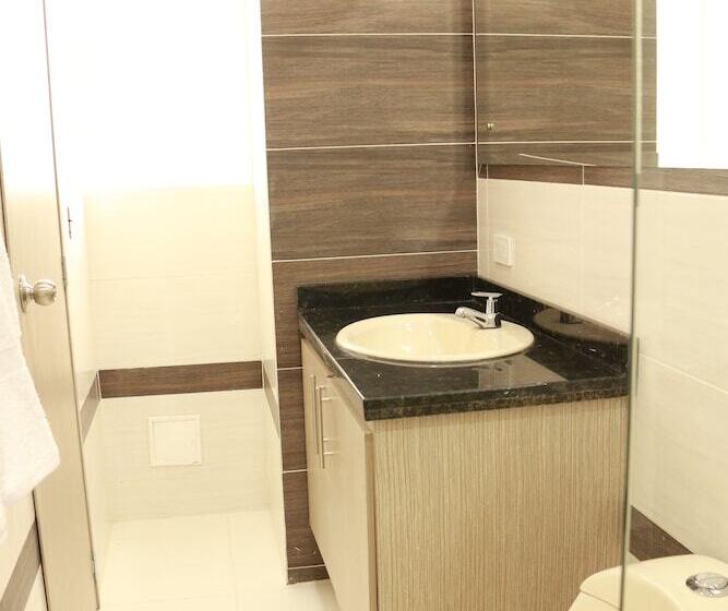 Apartasuites La Flora