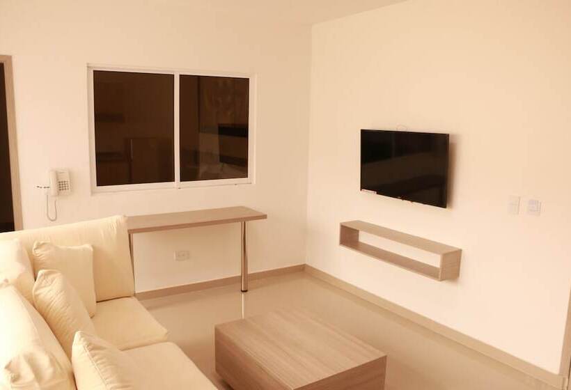 Apartasuites La Flora