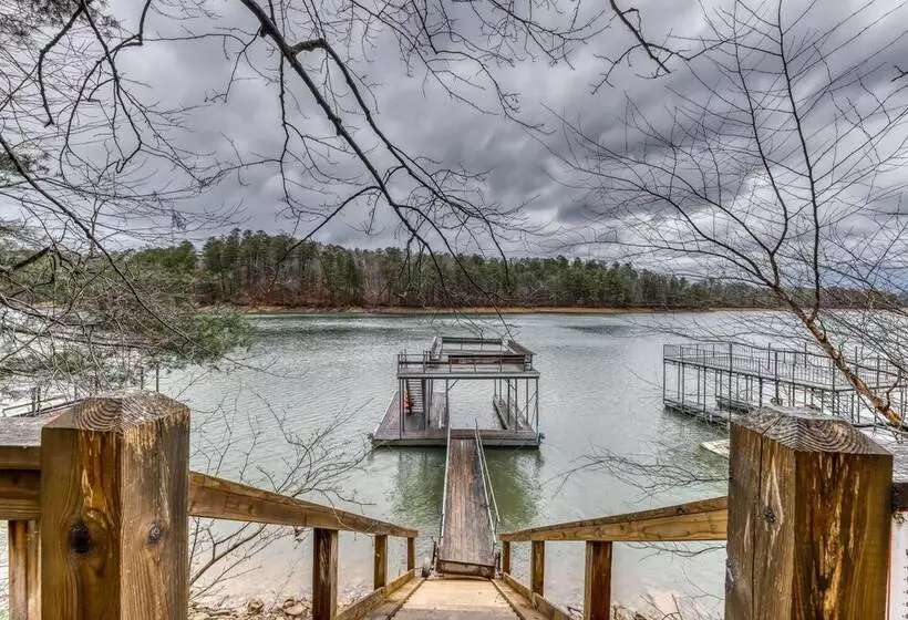 Deepwater Lodge