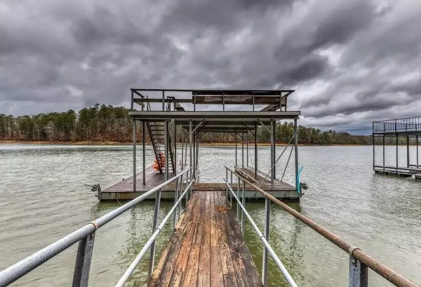 Deepwater Lodge