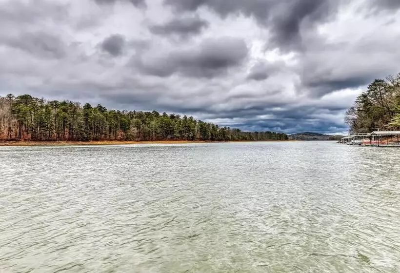 Deepwater Lodge