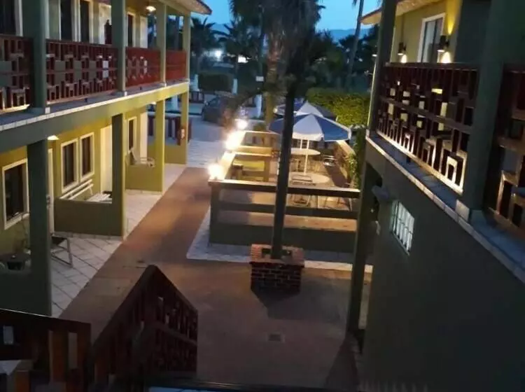 هتل Azteca Inn