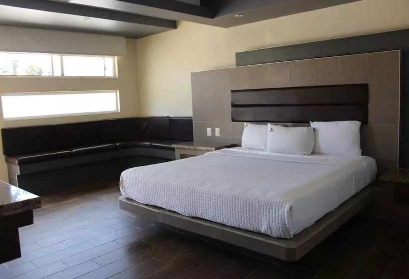 هتل Azteca Inn